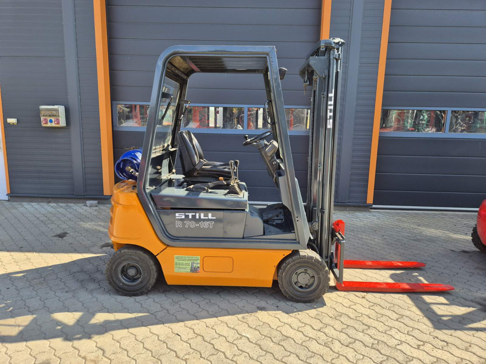 R70-16T