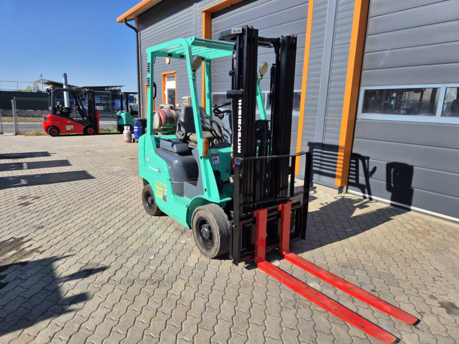 Mitsubishi FG20NT